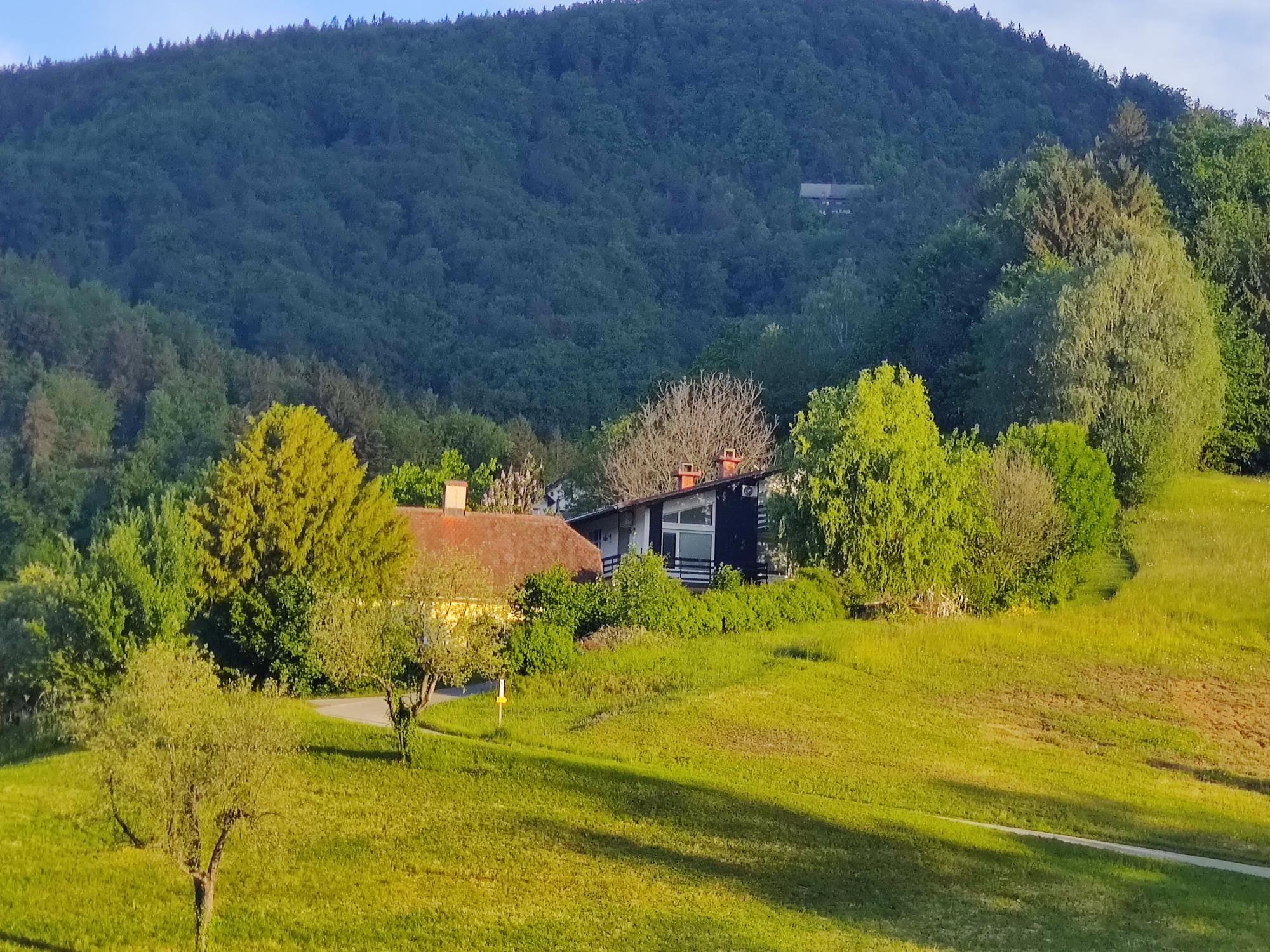 PRODAJA,HIŠA,SAMOSTOJNA — Jamniška cesta 10